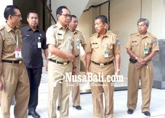 Nusabali.com - wabup-suiasa-pantau-un-di-smpn-2-kuta