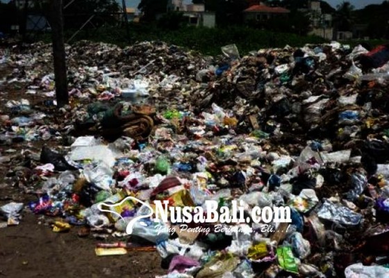 Nusabali.com - jembatan-lc-aya-diguyur-sampah