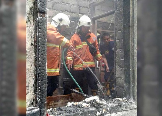 Nusabali.com - ditinggal-sembahyang-rumah-mudastra-terbakar