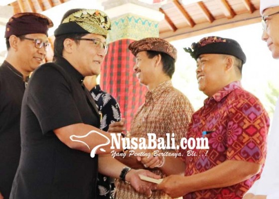 Nusabali.com - bupati-serahkan-hibah-rp-94-miliar-di-kuta-dan-kuta-selatan