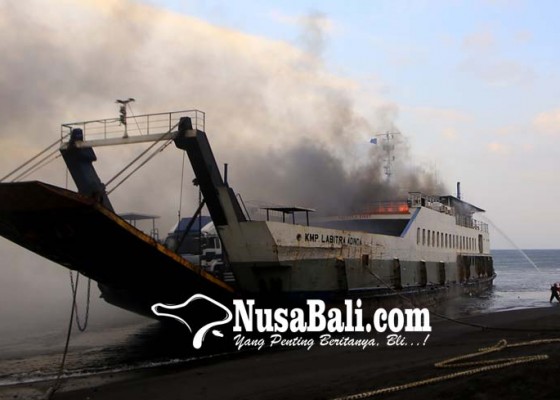 Nusabali.com - kmp-labrita-adinda-terbakar-di-selat-bali