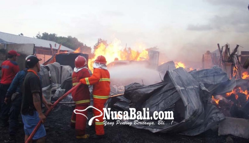 www.nusabali.com-pabrik-bambu-di-kusamba-terbakar