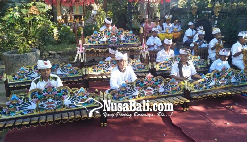 www.nusabali.com-sanggar-seni-jegeg-bagus-bikin-joged-bumbung-deha-sari