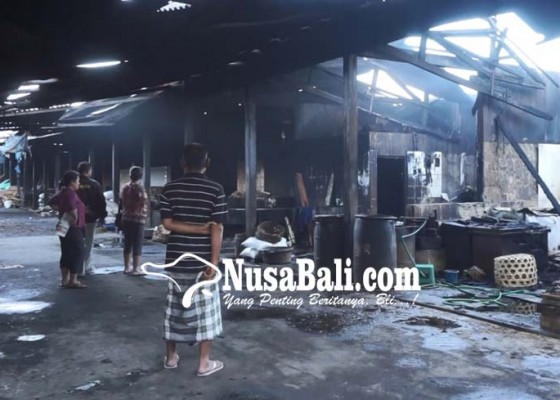 Nusabali.com - pemindangan-di-kusamba-terbakar