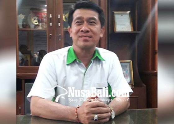 Nusabali.com - bupati-suwirta-kunjungi-keluarga-lansia-miskin