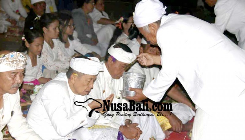 www.nusabali.com-gubernur-pastika-hadiri-bhakti-penganyar-di-pura-mandara-giri-semeru-agung