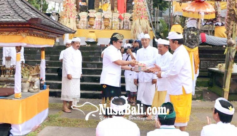 www.nusabali.com-pemkab-badung-nganyarin-di-pura-mandhara-giri-semeru-agung-lumajang