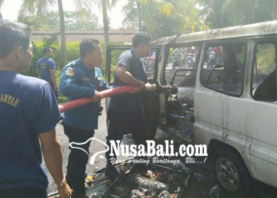 Nusabali.com - diduga-mesin-korslet-mobil-carry-terbakar