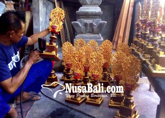 Nusabali.com - kerajinan-piala-berbahan-fiberglass