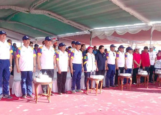 Nusabali.com - bupati-giri-prasta-sambut-torch-relay-asian-games