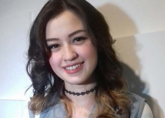 Nusabali.com - kimberly-ryder-raih-magister-seni