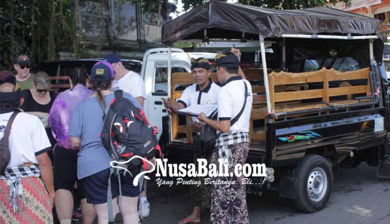 www.nusabali.com-antar-jemput-turis-ke-jaba-pura-penataran-lempuyang