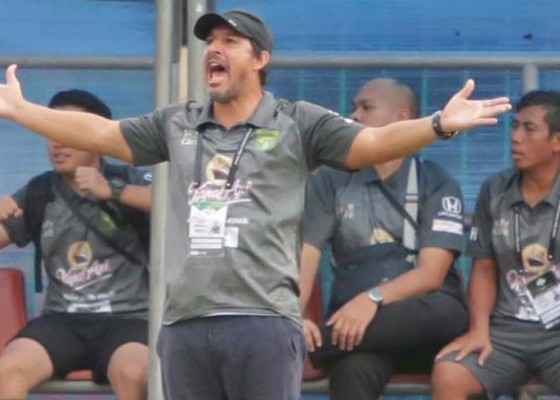 Nusabali.com - persebaya-ganti-pelatih-dan-manajer