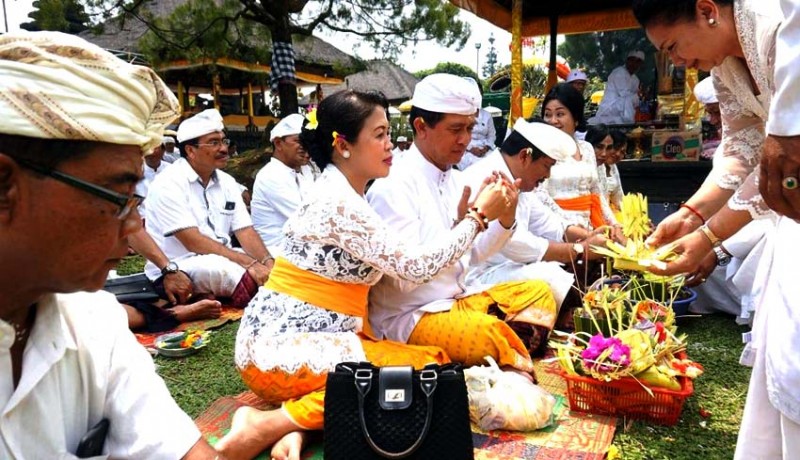 www.nusabali.com-pemkab-klungkung-ngaturang-bhakti-panganyar-di-pura-gunung-salak