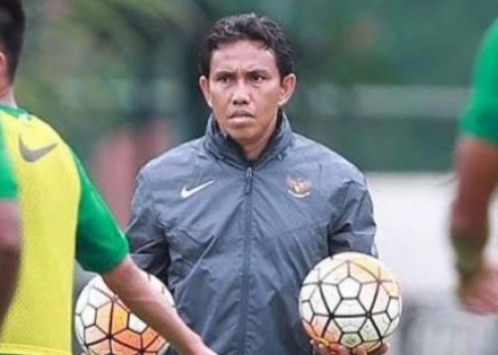 Nusabali.com - bima-sakti-latih-timnas-u-15