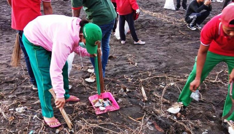 www.nusabali.com-bersihkan-dua-truk-sampah-organik