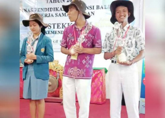 Nusabali.com - ketua-osis-sman-1-amplapura-juara-kihajar