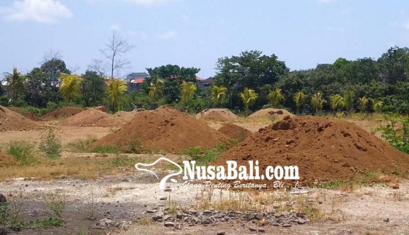 www.nusabali.com-lahan-kosong-depan-rumjab-bupati-disulap-jadi-taman