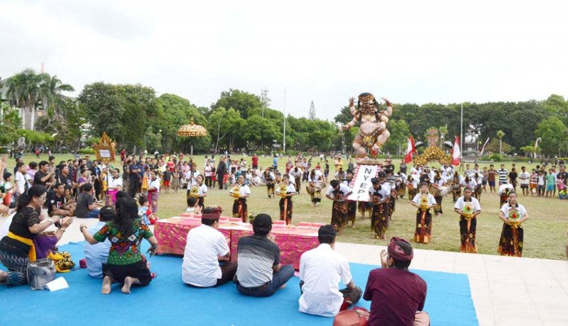 www.nusabali.com-duta-parade-seni-denpasar-akan-ngrupuk-di-tmii-jakarta