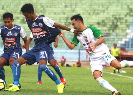 Nusabali.com - arema-fc-pesta-gol