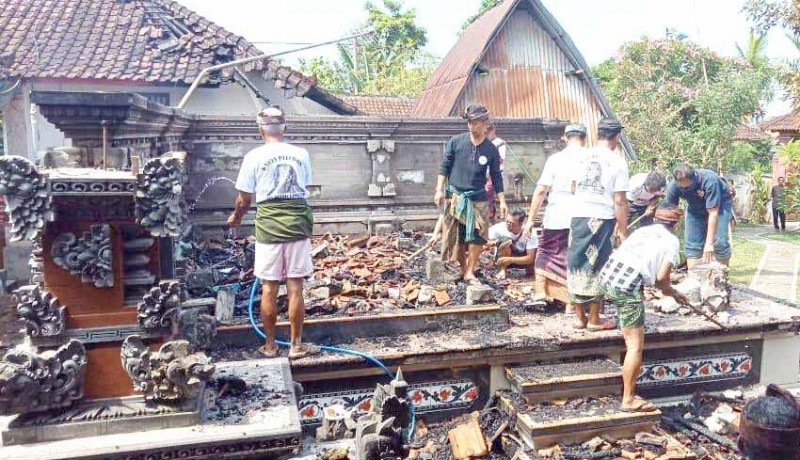 www.nusabali.com-ditinggal-upacara-ngaben-bale-dangin-ludes-terbakar