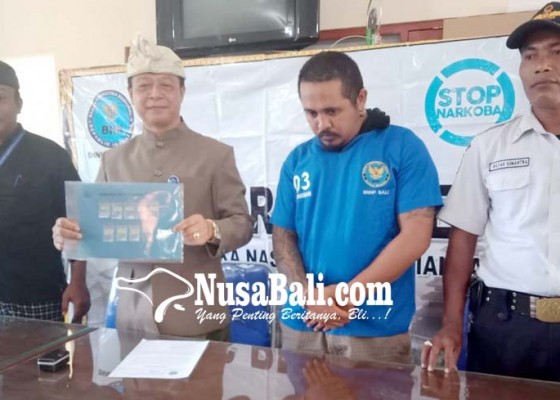 Nusabali.com - pengedar-shabu-menyerahkan-diri