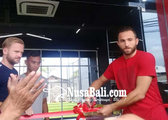 Nusabali.com - bali-united-store-buka-di-legian