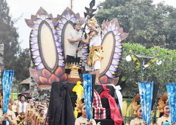 Nusabali.com - bupati-giri-prasta-buka-festival-seni-budaya-badung-xii-tahun-2018