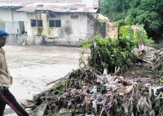 Nusabali.com - terowongan-jebol-subak-tamanbali-tidak-dapat-air