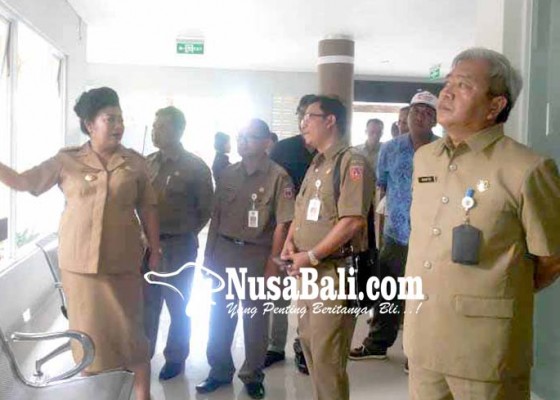 Nusabali.com - bupati-dan-kadiskes-cek-pembangunan-puskesmas-kubu-ii