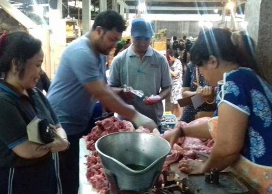 Nusabali.com - badung-siapkan-tim-khusus-periksa-kesehatan-daging-babi