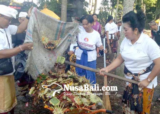 Nusabali.com - bupati-pimpin-bersih-sampah-di-pura-dalem-puri-besakih