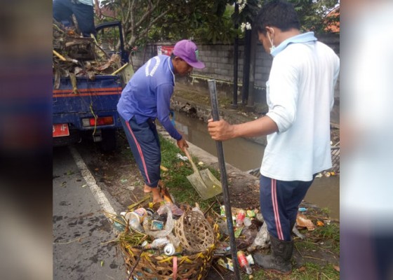 Nusabali.com - satpol-pp-badung-awasi-pembuang-sampah-sembarangan