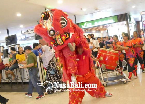 Nusabali.com - barongsai-ngelawang-di-plaza-renon