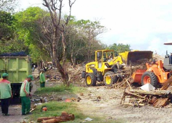 Nusabali.com - 2000-ton-sampah-kiriman-tertahan-di-tps