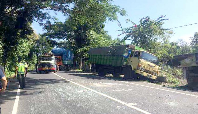 www.nusabali.com-5-mobil-tabrakan-beruntun-arus-lalin-macet-1-jam