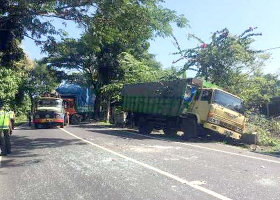 Nusabali.com - 5-mobil-tabrakan-beruntun-arus-lalin-macet-1-jam