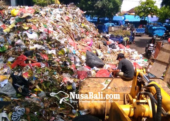 Nusabali.com - sampah-di-tpss-kreneng-meluber-ke-jalan