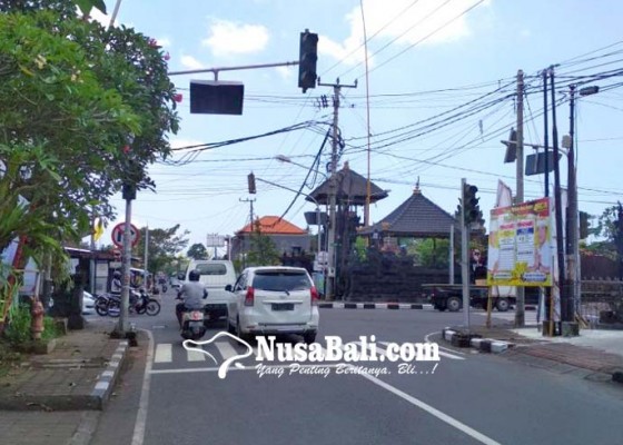 Nusabali.com - arus-lalu-lintas-kacau-akibat-traffic-light-padam