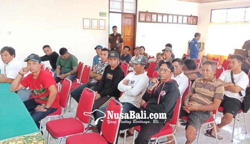 www.nusabali.com-warga-selat-adukan-lpd-ke-kejari-buleleng