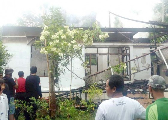 Nusabali.com - korsleting-satu-rumah-hangus-terbakar