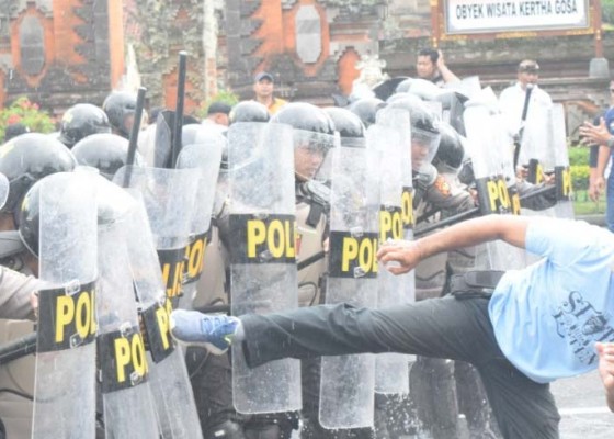 Nusabali.com - polres-klungkung-bangli-latihan-pengamanan-pemilu