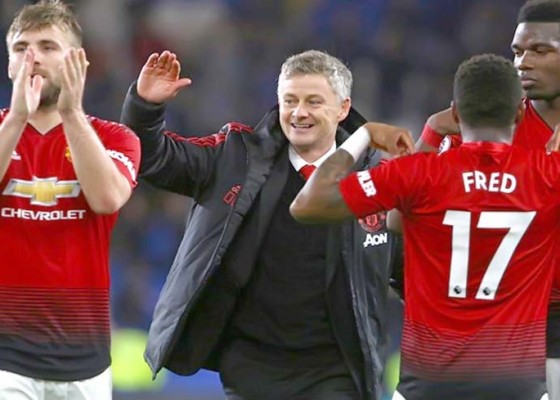 Nusabali.com - ole-gunnar-solskjaer-bersama-skuat-manchester-united