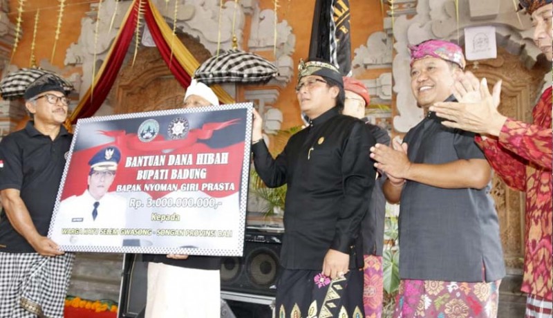 www.nusabali.com-bupati-badung-hibahkan-rp-3-m-untuk-warga-pasek-kayuselem