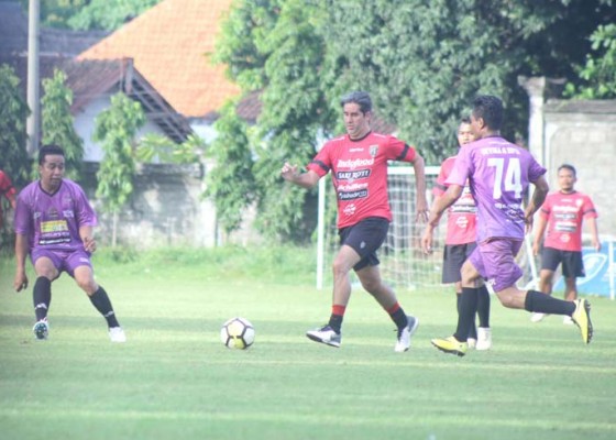 Nusabali.com - ikuti-latihan-lagi-teco-puji-fisik-pemain-timnas