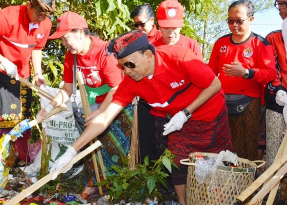 Nusabali.com - gubernur-launching-gerakan-mareresik