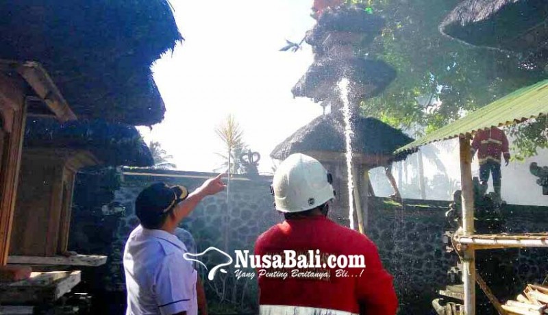 www.nusabali.com-meru-tumpang-tiga-terbakar