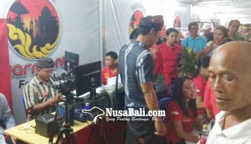 www.nusabali.com-diserbu-warga-stand-dukcapil-di-festival-harmoni-tabanan