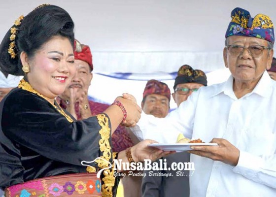 Nusabali.com - buka-gebyar-budaya-bupati-rayakan-ultah-suami