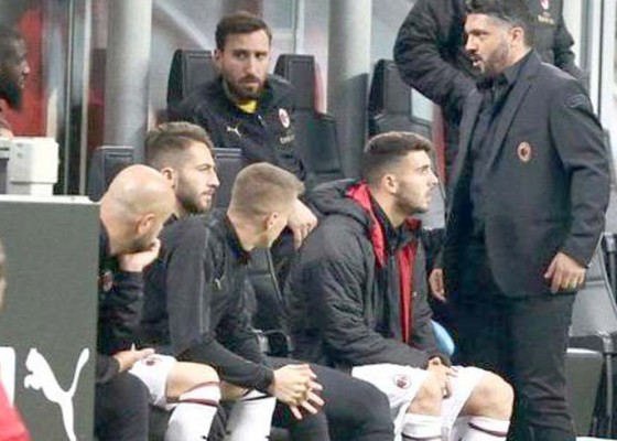 Nusabali.com - pelatih-dan-pemain-ac-milan-bersitegang